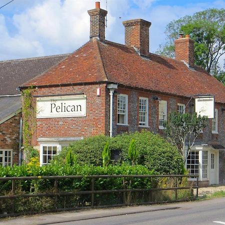 The Pelican Inn Froxfield  Экстерьер фото