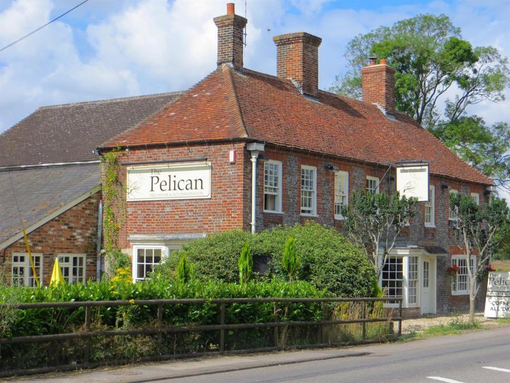 The Pelican Inn Froxfield  Экстерьер фото